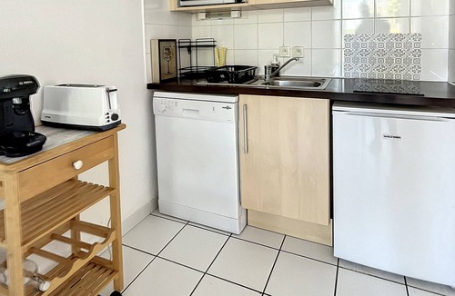 Saint-Saturnin-les-Avignon Villa | Holiday home in holiday residence with swimming pool