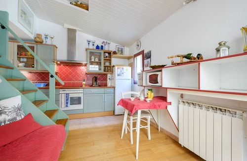 Saint-Cezaire-sur-Siagne House | Holiday Home 'Maison Proche Mer Et Montagne' with Shared Pool, Private Garden and Wi-Fi