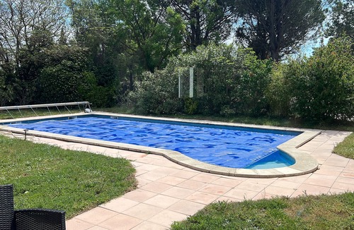 Chateauneuf-de-Gadagne House | Holiday Home 'Avec Piscine' with Private Pool, Private Garden and Wi-Fi