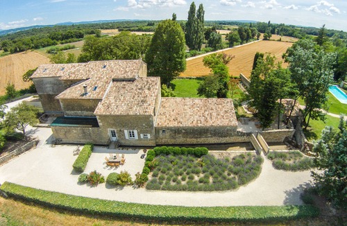 Colonzelle Cottage | Holiday Home 'Billard' with Shared Pool, Private Garden and Wi-Fi