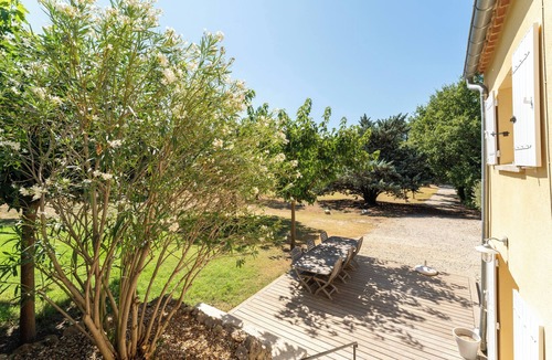 Malaucene House | Holiday Home 'Coin De Paradis Au Mont Ventoux' with Private Terrace, Wi-Fi and Air Conditioning