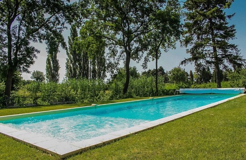 Colonzelle Cottage | Holiday Home 'Ecurie' with Shared Pool, Private Garden and Wi-Fi