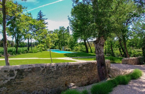 Colonzelle Cottage | Holiday Home 'Est' with Shared Pool, Private Terrace and Wi-Fi