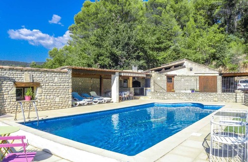 Lioux Villa | Holiday home in Luberon area, with A/C, pool child-safe, dogs allowed