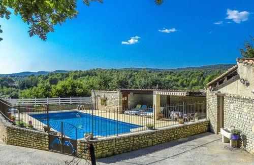 Lioux Villa | Holiday home in Luberon area, with A/C, pool child-safe, dogs allowed