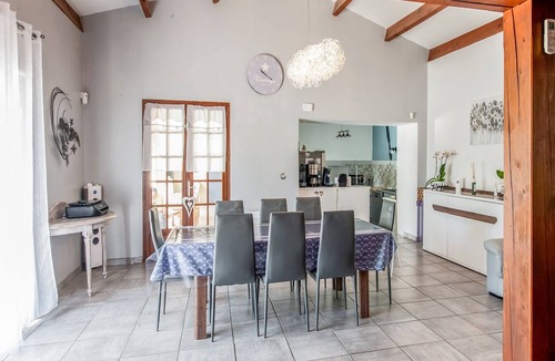 Orange House | Holiday Home in Orange with Private Pool