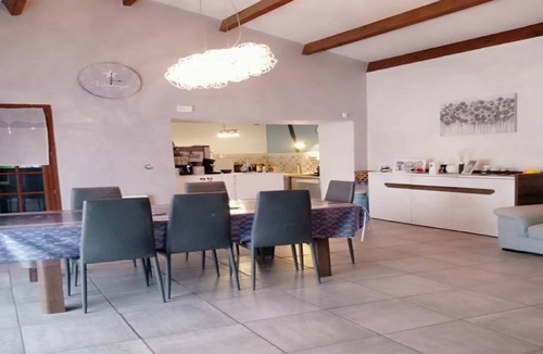 Orange House | Holiday Home in Orange with Private Pool