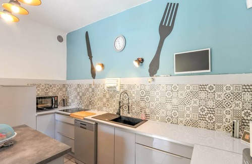 Orange House | Holiday Home in Orange with Private Pool