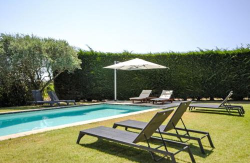 Cucuron House | Holiday Home L'Oustaou dei Figo by Interhome