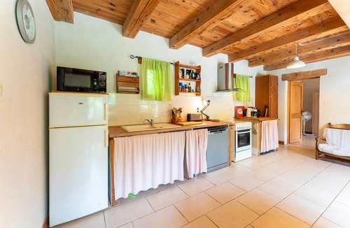 Le Thor House | Holiday Home 'La Petite Palasse' with Private Pool, Wi-Fi and Air Conditioning