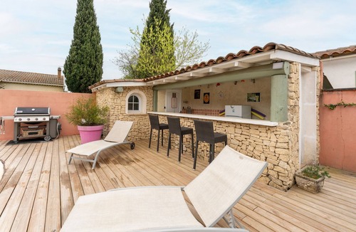 Molleges House | Holiday Home 'Les Dames De Molleges' with Mountain View, Wi-Fi and Air Conditioning