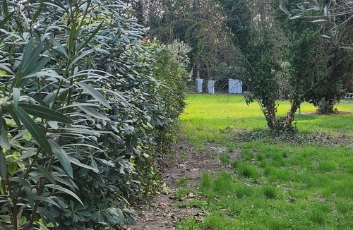 Le Thor House | Holiday Home 'Maisonnette' with Private Terrace, Private Garden and Wi-Fi