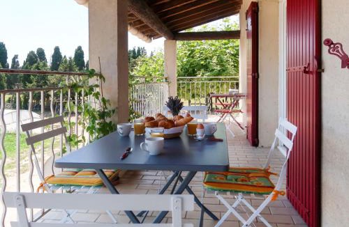 Chateaurenard House | Holiday Home Mas de la Gourmette by Interhome