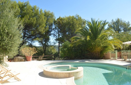 Figanieres House | Holiday home with large garden and pool