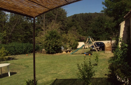 Mondragon House | Holiday house with quiet pool in the countryside