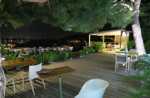 Saint-Mandrier-sur-Mer Bed & Breakfast | Home6