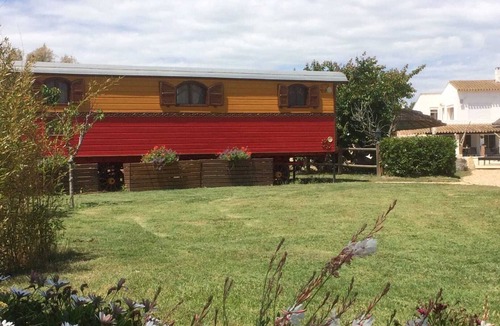Saintes-Maries-de-la-Mer House | Homerez - Bungalow in Saintes-Maries