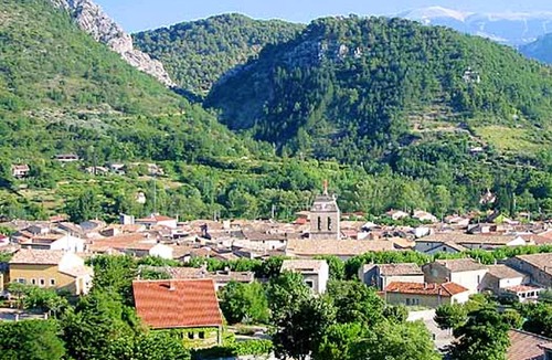 La Roche-sur-le-Buis Apartment | Homerez - Amazing apartement for 6 ppl. with shared pool at La Roche-sur-le-Buis