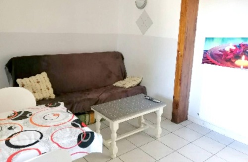 Montfavet Apartment | Homerez - Amazing appartement for 6 ppl. with terrace at Avignon
