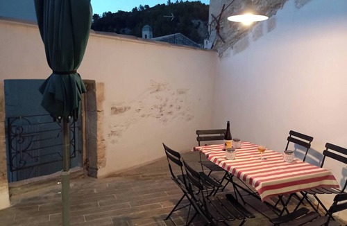 Boulbon Apartment | Homerez - Apartment in Boulbon