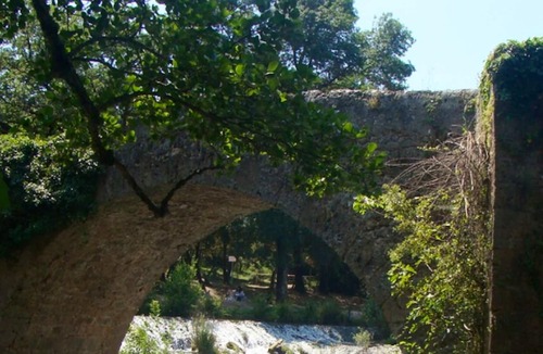 Tourves Apartment | Homerez - Appartement for 4 ppl. with swimming-pool and garden at Tourves