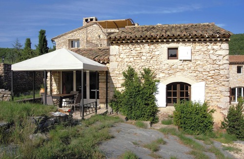 Simiane-la-Rotonde House | Homerez - Charming House in Simiane-la-Rotonde with Pool