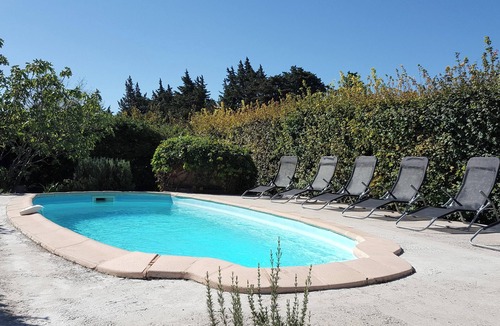 Velleron House | Homerez - Charming House with Private Pool in Velleron