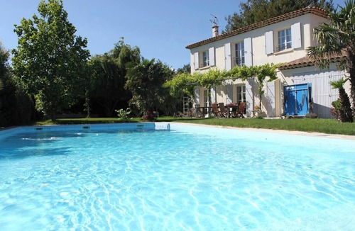 Villelaure Villa | Homerez - Elegant Villa in Villelaure + Shared Pool