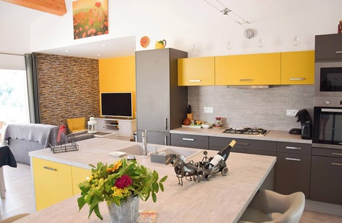 La Roche-sur-le-Buis House | Homerez - House, La Roche-sur-le-Buis.