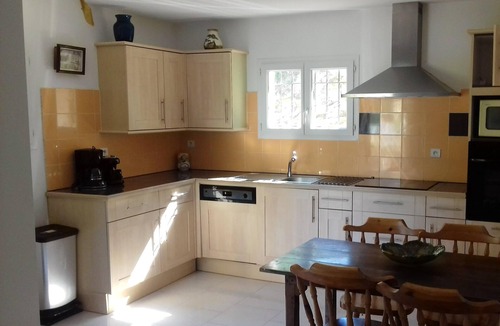 Jouques House | Homerez - House for 6 ppl. with swimming-pool, garden and terrace at Jouques