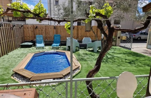 Monteux House | Homerez - House in Monteux with garden