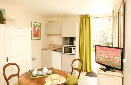 Forcalquier Apartment | Homerez last minute deal - Amazing studio with shared pool