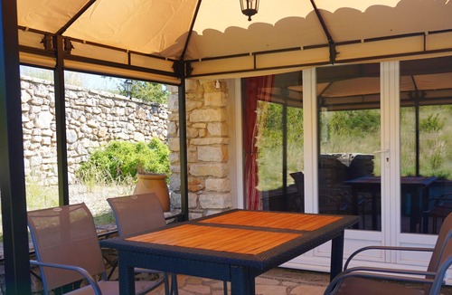 Simiane-la-Rotonde House | Homerez - Nice house for 4 ppl. with shared pool, sauna, jacuzzi and terrace