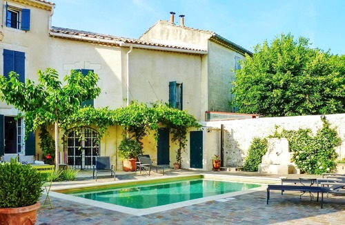 Molleges House | Homerez - Spacious house for 8 ppl. with swimming-pool and terrace at Mollégès