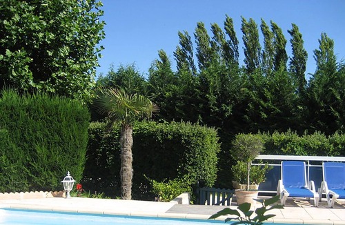 Villars Villa | Homerez - Villa for 4 pers. with swimming pool, garden and terrace in Villars