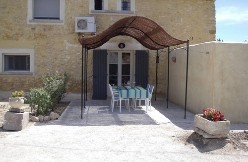 Monteux House | Homerez - Welcoming House in Monteux with Shared Pool