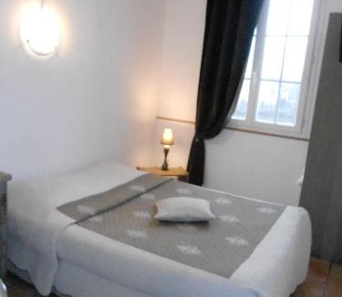 Chateau-Arnoux-Saint-Auban Hotel | Hotel Du Lac