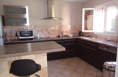 Peyrolles-en-Provence House | House 140m2. With garden, swimming pool 3 bedrooms 1 bathroom and 1 shower room.