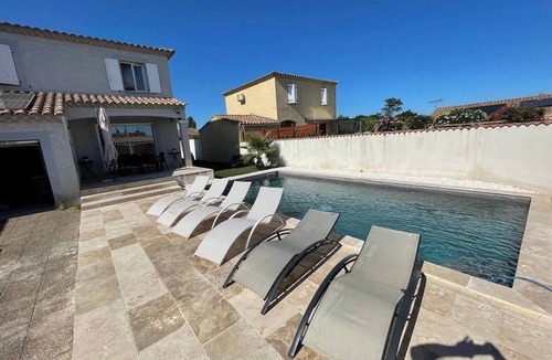 Jonquieres-Saint-Vincent House | House with pool and jacuzzi