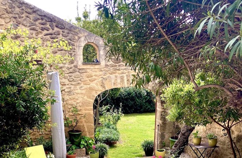 Grans House | House in the beautiful village of Grans 30 minutes from Les Baux de Provence