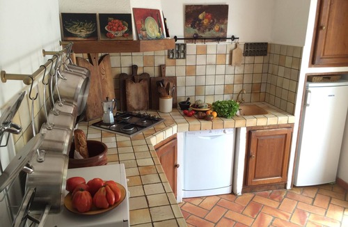 Pierrevert House | House in the Luberon, Provence, hiking, pool, views and privacy; near golf
