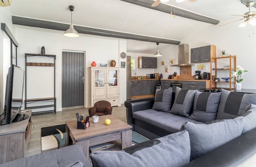 Caumont-sur-Durance House | House with heated swimming pool and jacuzzi “La castagne”