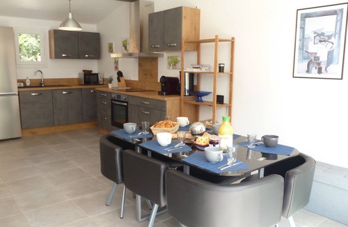 Caumont-sur-Durance House | House with heated swimming pool and jacuzzi “La castagne”