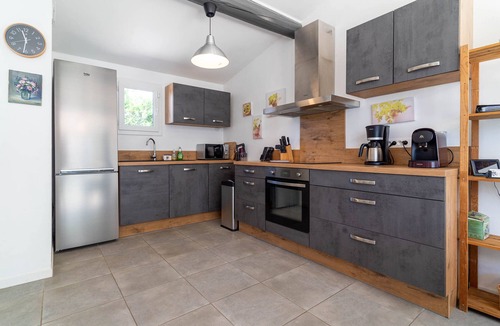 Caumont-sur-Durance House | House with heated swimming pool and jacuzzi “La castagne”