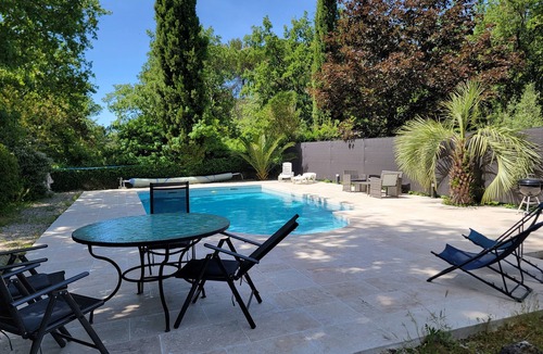 Gareoult House | House with garden