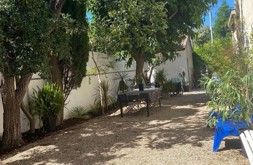 8th Arrondissement House | House with garden Marseille Pointe Rouge near beaches