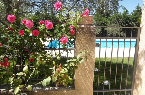Loriol-du-Comtat Villa | HOUSE WITH SWIMMING POOL GARDEN and organic vegetable garden VAUCLUSE
