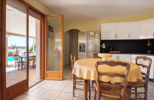 Ledenon House | House with swimming pool and beautiful view