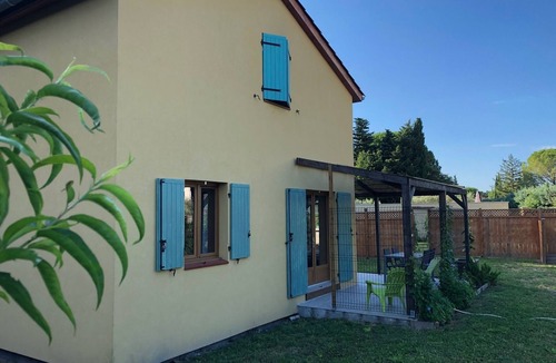 Le Thor House | House with terrace, Avignon festival 12km away, Spirou park and wave island