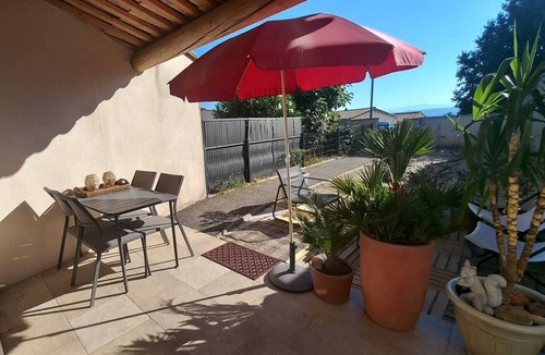 Pierrevert House | House with terrace & garden